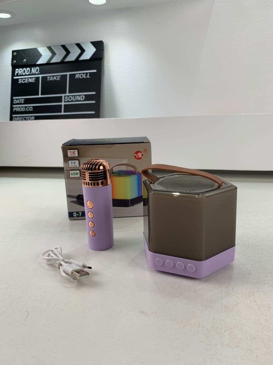 Enceinte Karaoké avec éclairage RVB et microphones sans fil – مكبر صوت كاريوكي - Électronique - صورة حقيقية 7