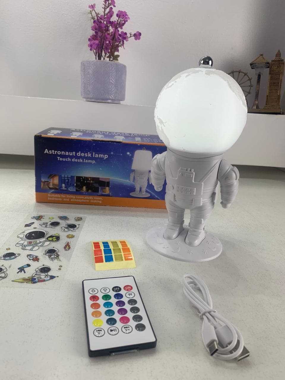 Lampe Astronaute lunaire avec télécommande et LED 16 couleurs – مصباح رجل الفضاء - Électronique - صورة حقيقية 9