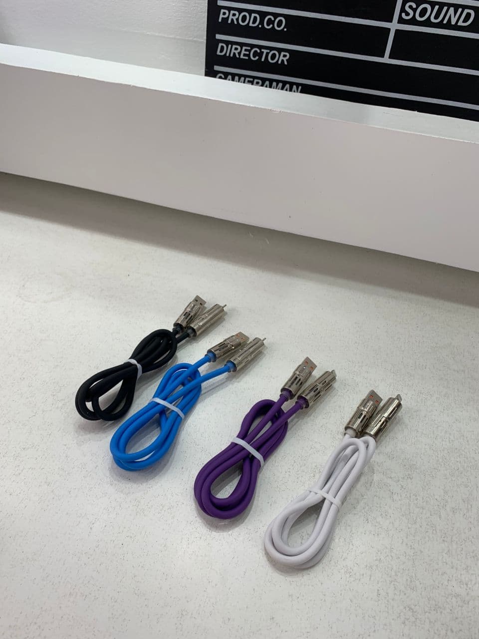 Câble de charge multifonction 4 en 1 USB C, A et Lightning 240W – كابل شحن متعدد الرؤوس - Accessoires - صورة حقيقية 8