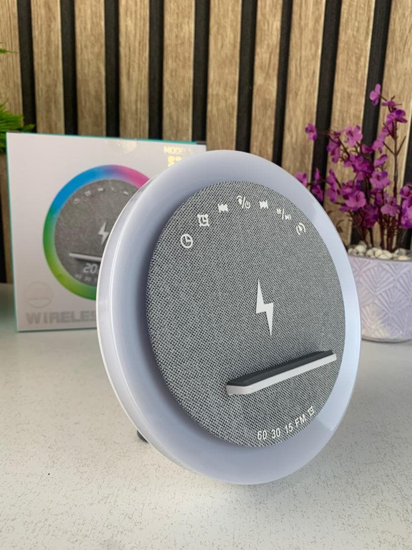 Haut-parleur et Lampe de Chevet avec Lumière d’ambiance RGB et Chargeur Induction 15W – مكبر صوت وشاحن لاسلكي مع إضاءة ملونة - Électronique - صورة حقيقية 9