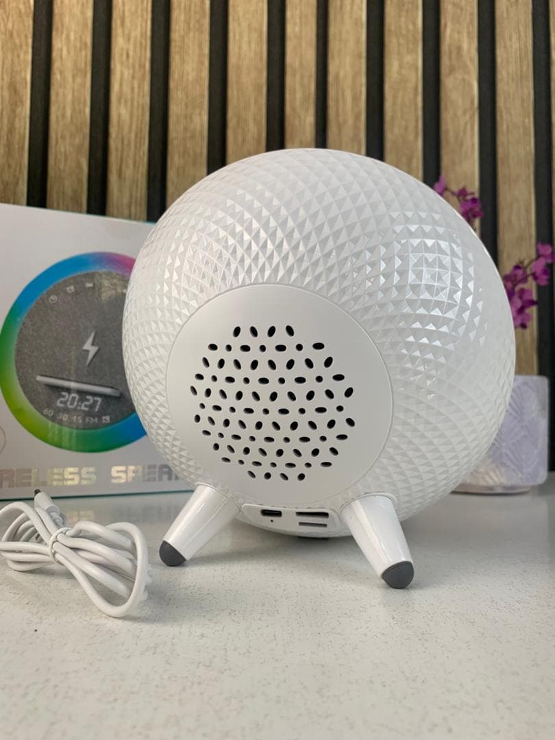 Haut-parleur et Lampe de Chevet avec Lumière d’ambiance RGB et Chargeur Induction 15W – مكبر صوت وشاحن لاسلكي مع إضاءة ملونة - Électronique - صورة حقيقية 10
