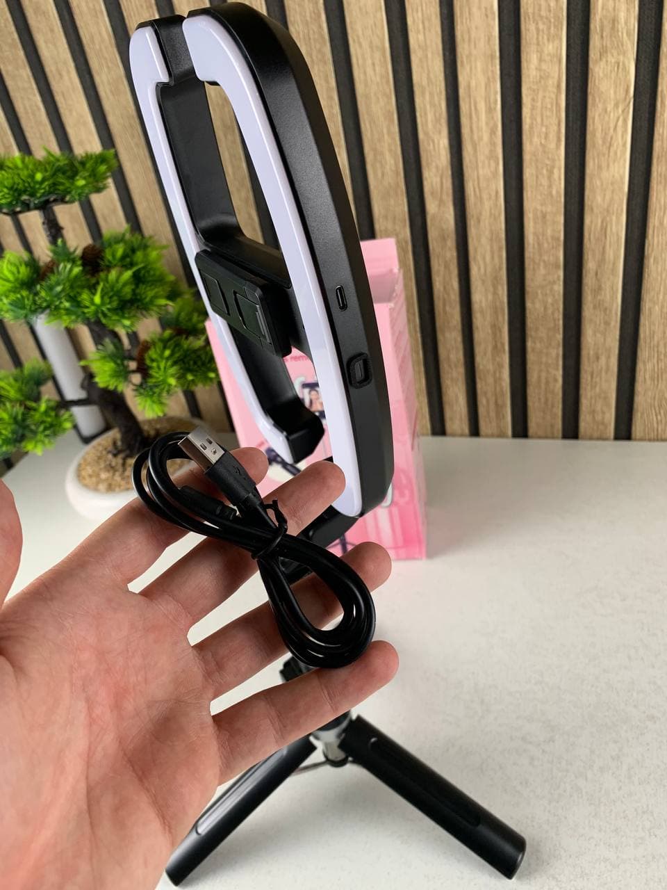 Perche à Selfie Extensible avec Support pour Téléphone et Lampe LED – عصا سيلفي مع إضاءة مدمجة ويد تحكم - Électronique - صورة حقيقية 13