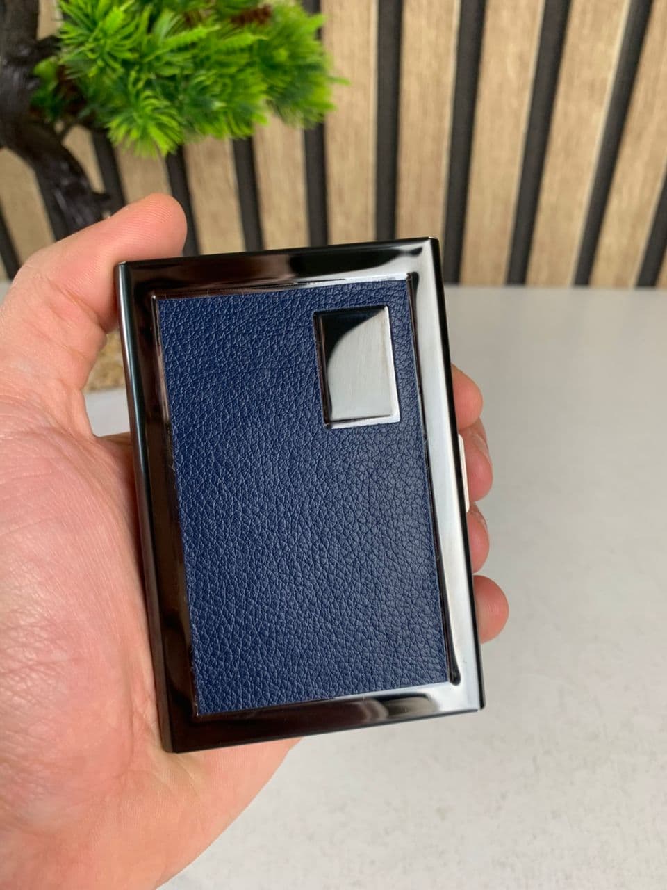 Étui portefeuille en acier noir avec protection RFID pour 6 cartes de crédit – محفظة بطاقات الإئتمان - Accessoires - صورة حقيقية 7