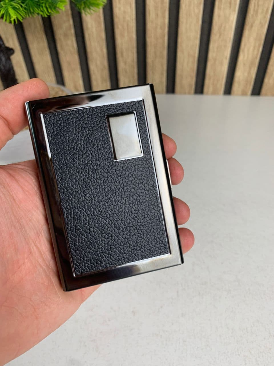 Étui portefeuille en acier noir avec protection RFID pour 6 cartes de crédit – محفظة بطاقات الإئتمان - Accessoires - صورة حقيقية 8
