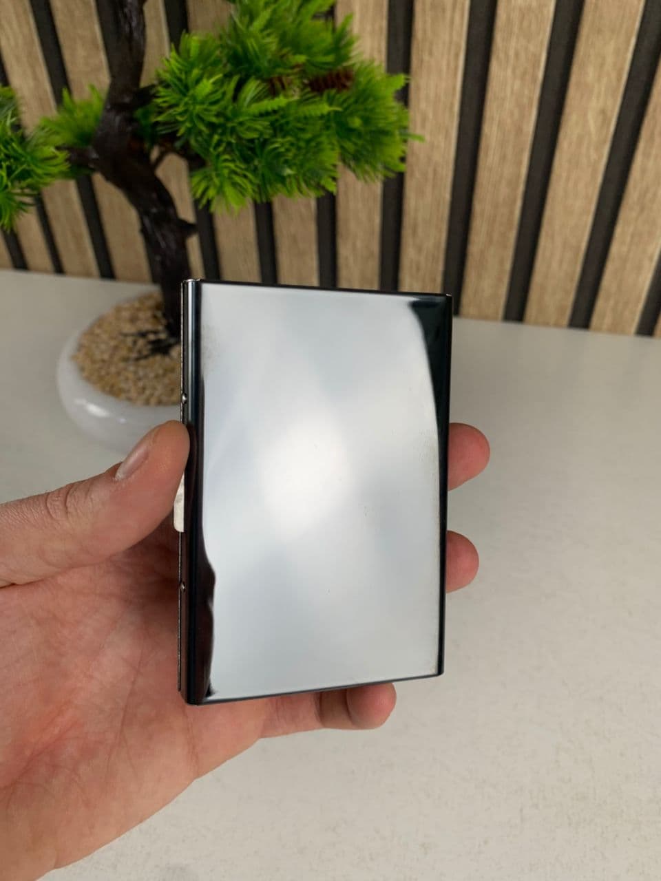 Étui portefeuille en acier noir avec protection RFID pour 6 cartes de crédit – محفظة بطاقات الإئتمان - Accessoires - صورة حقيقية 9