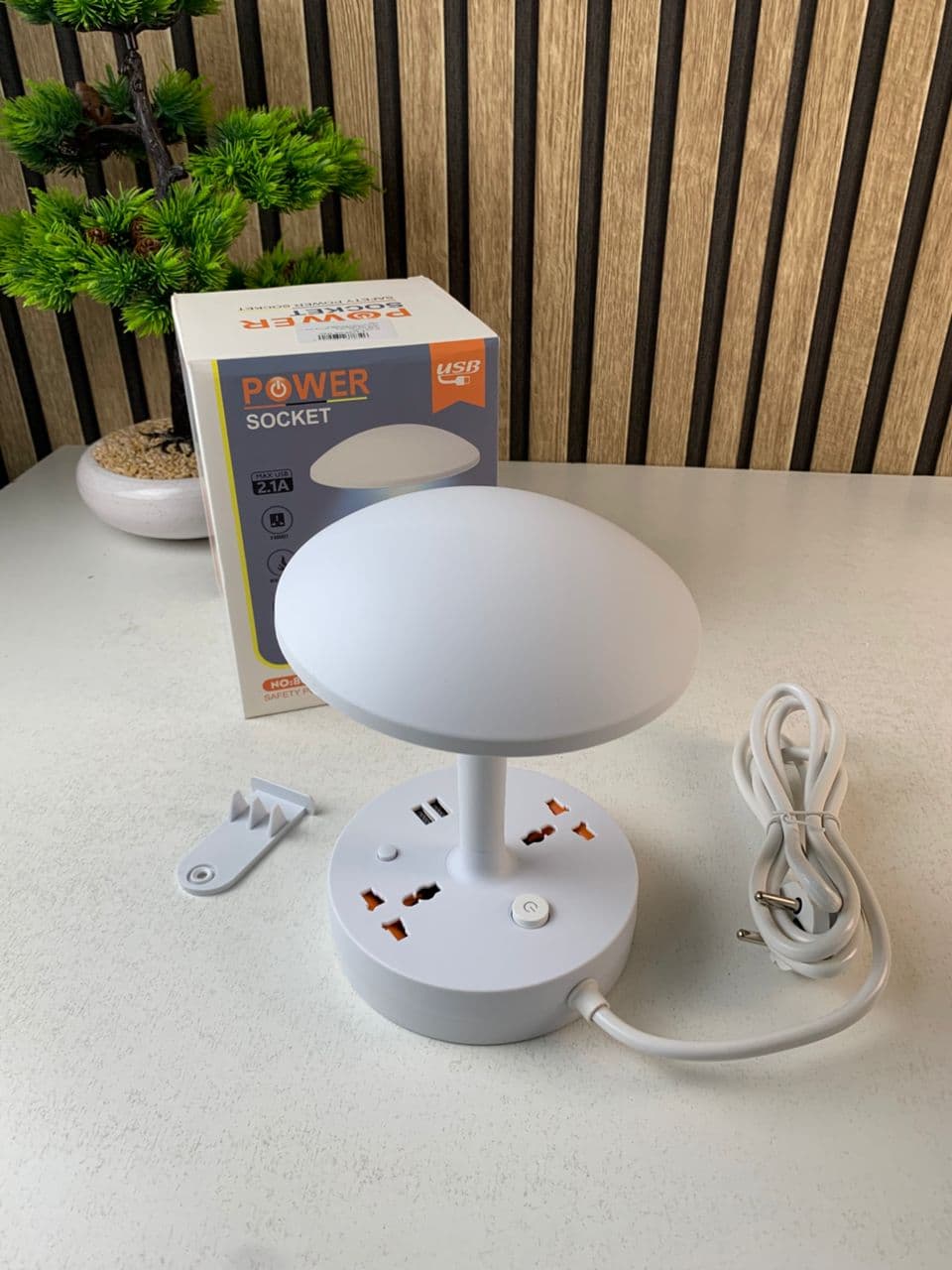 Multiprise et lampe de bureau 2500W avec USB Ports à intensité variable 3 couleurs - Électronique - صورة حقيقية 6