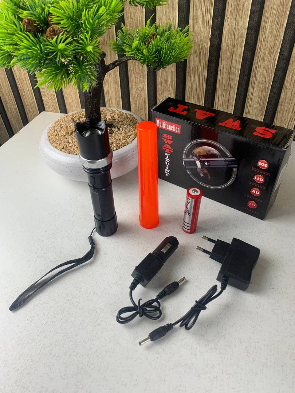 Lampe Torche LED SWAT Multifonction Zoom Réglable et 3 Modes d’Éclairage – مصباح يدوي قابل للشحن - Camping et Randonnée - صورة حقيقية 10
