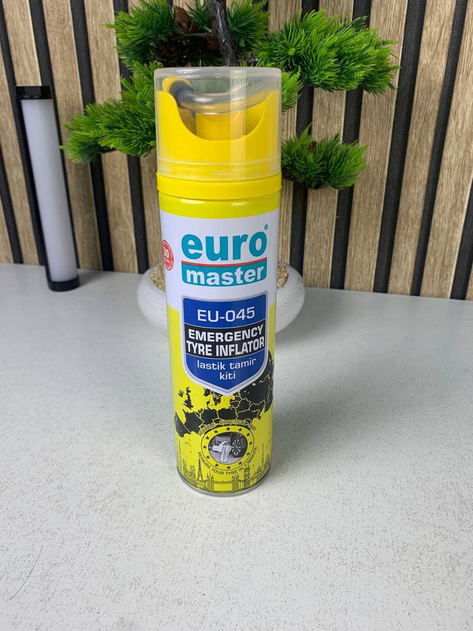 Euro Master EU-045 Emergency Tyre Inflator - بخاخ إصلاح ونفخ إطارات السيارة - Accessoires Auto/Moto - صورة حقيقية 4