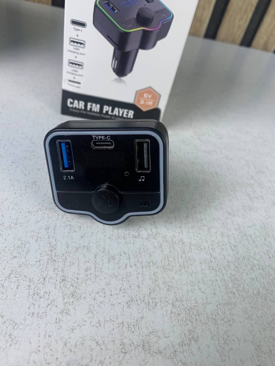 Transmetteur FM Bluetooth et Chargeur de Voiture 12-24V - شاحن متعدد المنافذ للسيارات والشاحنات - Accessoires Auto/Moto - صورة حقيقية 4