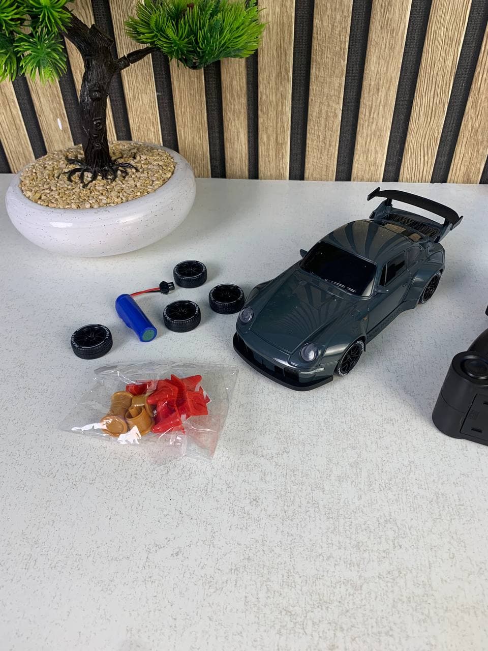 Voiture de Course RC Drift Haute Performance avec Télécommande - سيارة سباق ودرِفت احترافية بجهاز تحكم عن بعد - Jouet & Gaming - صورة حقيقية 12
