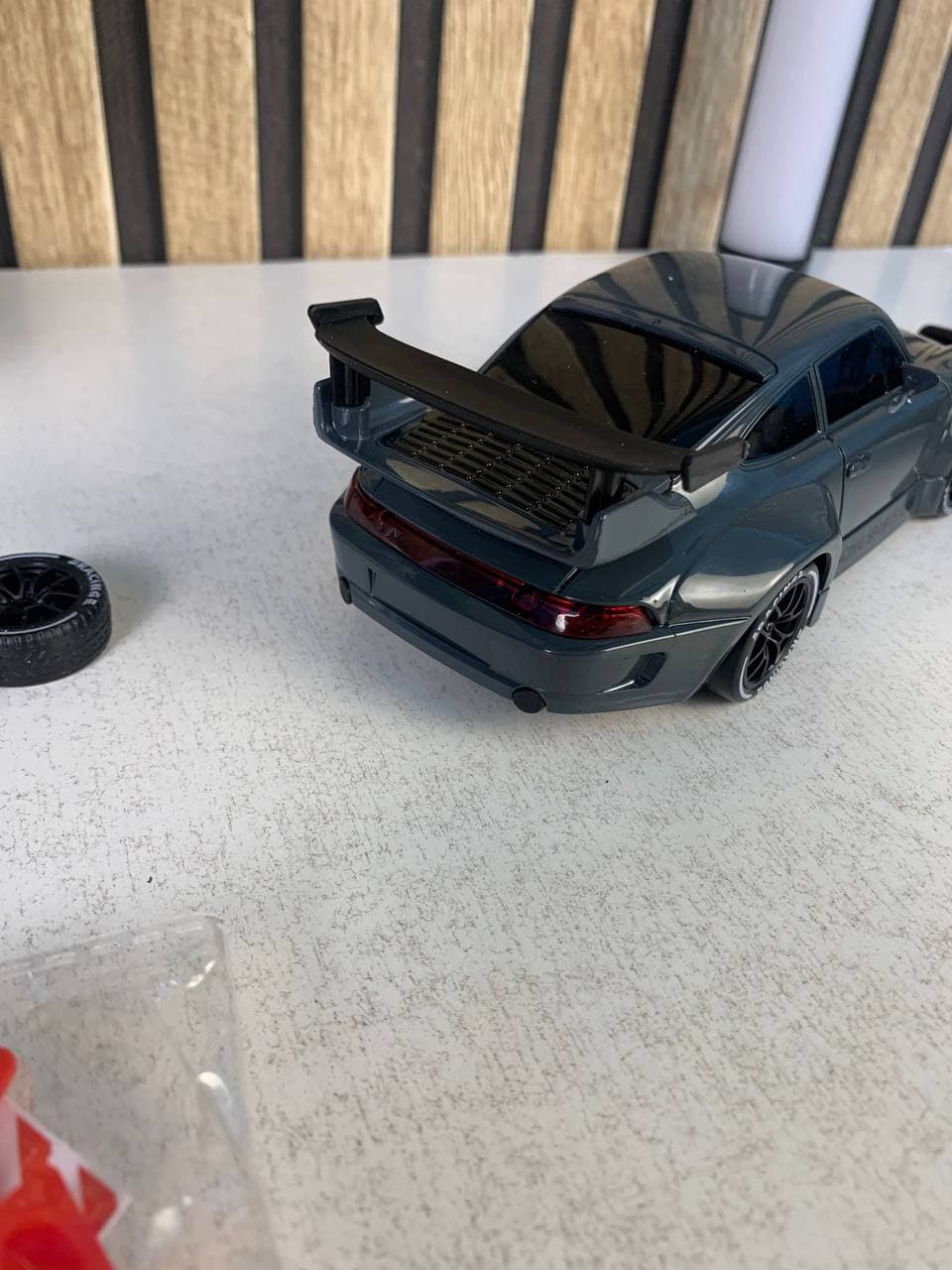 Voiture de Course RC Drift Haute Performance avec Télécommande - سيارة سباق ودرِفت احترافية بجهاز تحكم عن بعد - Jouet & Gaming - صورة حقيقية 13