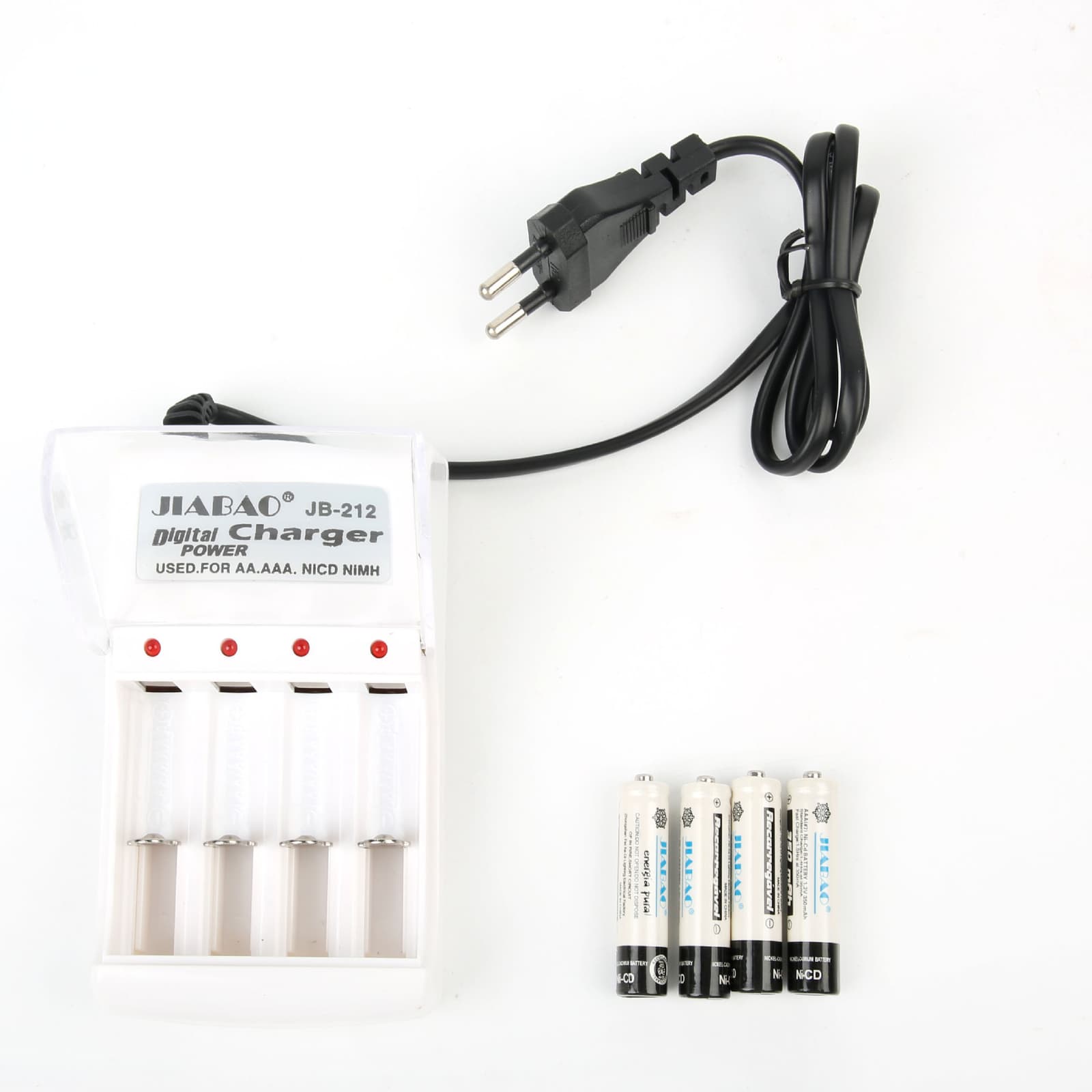 Chargeur des piles rechargable avec 4 piles Jiabao Jb-212 - شاحن البطاريات القابلة للشحن مع 4 بطاريات — صورة 3