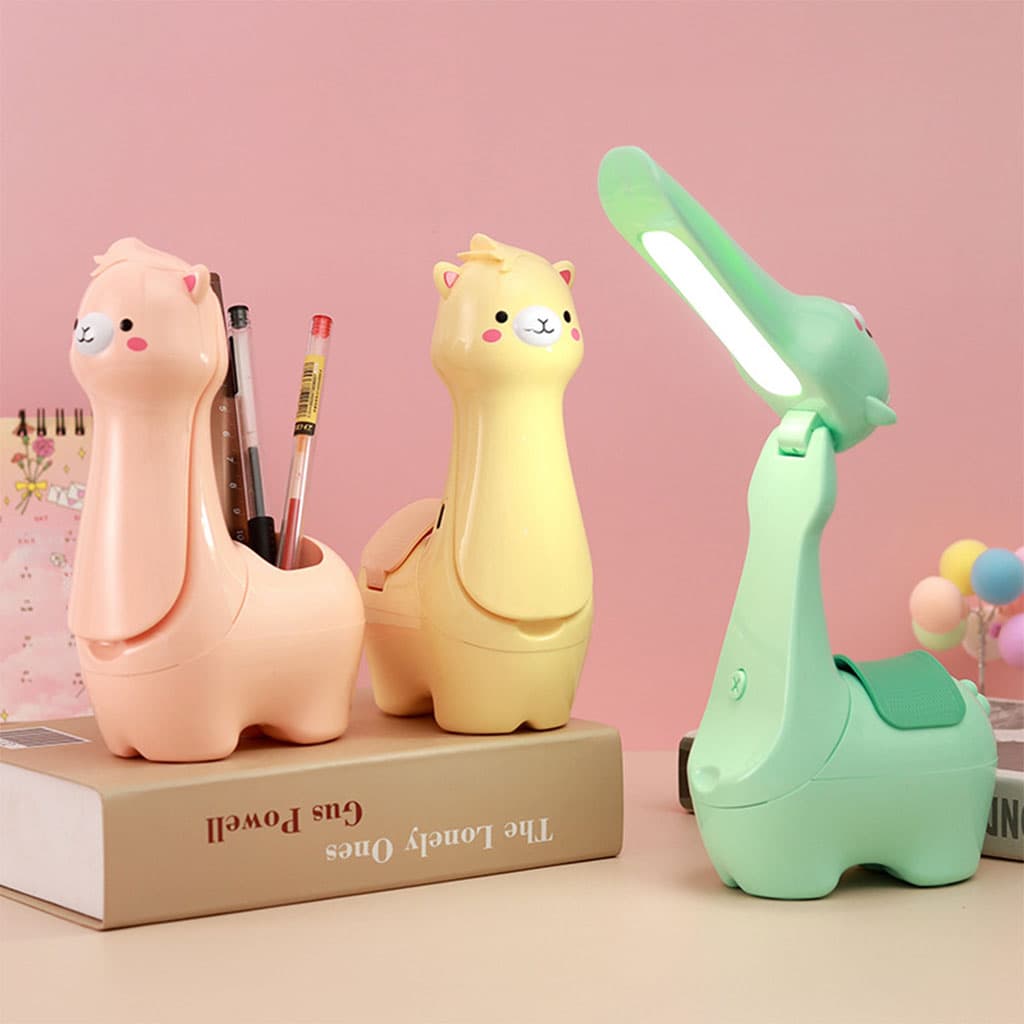 Lampe Veilleuse Lama Mignonne LED avec Porte-stylo – مصباح على شكل لاما لمكتب الأطفال — صورة 1