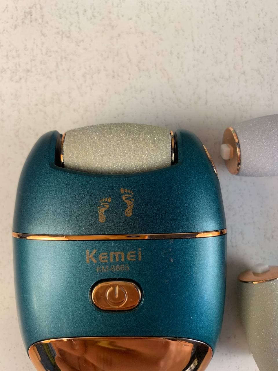 مقشر القدمين الكهربائي | Kemei KM-6865 Exfoliant | للنعومة — صورة حقيقية 6