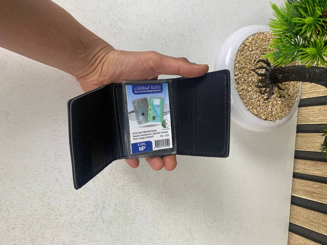 Porte-Cartes et Documents en Simii Cuir Edition Visa-BO - محفظة البطاقات والوثائق - Accessoires - صورة حقيقية 6