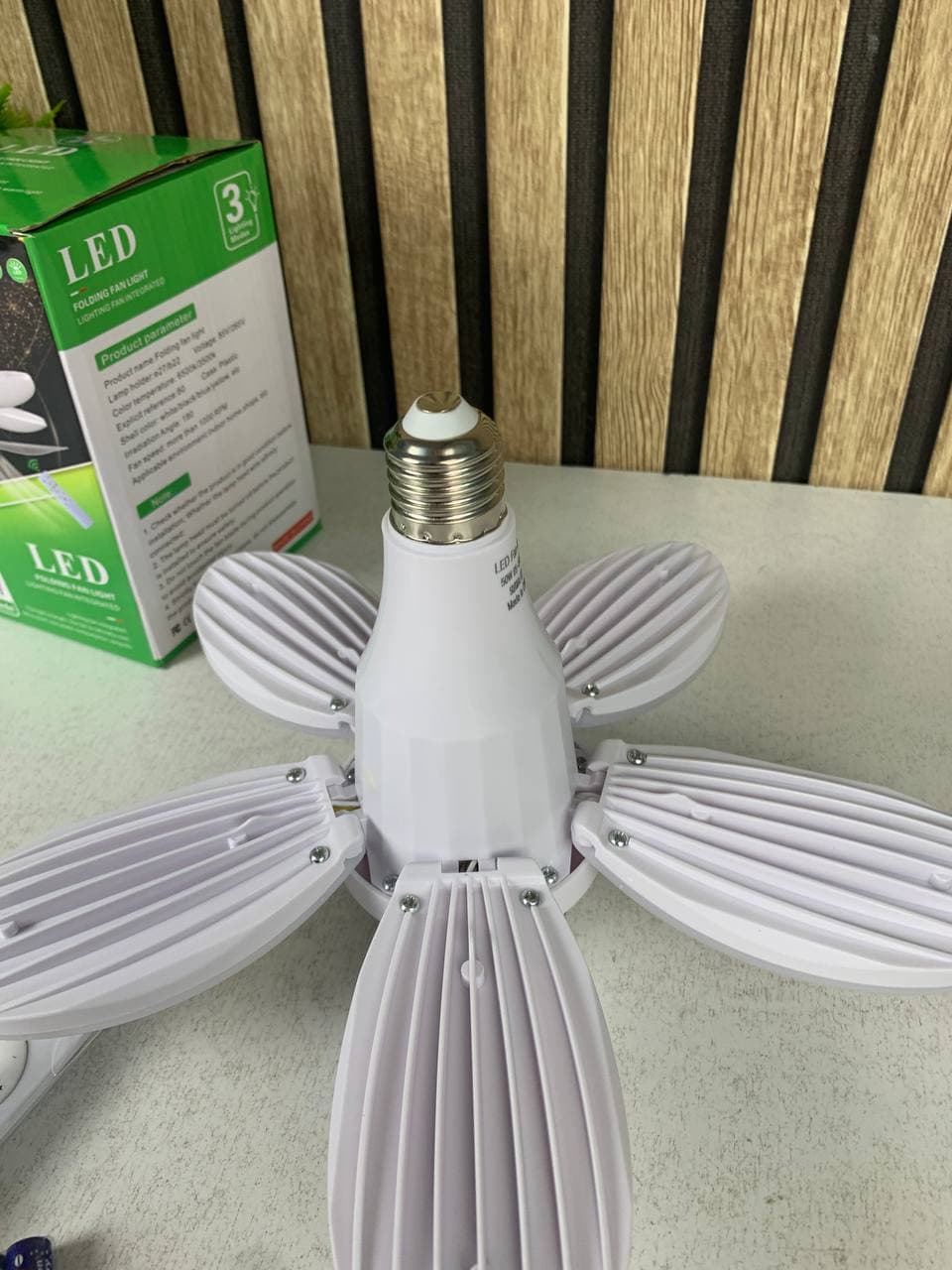 Ventilateur de Plafond Lumineux à Douille avec Télécommande - مروحة السقف الذكية 2 في 1 مع إضاءة قوية بقاعدة - Maison - صورة حقيقية 12