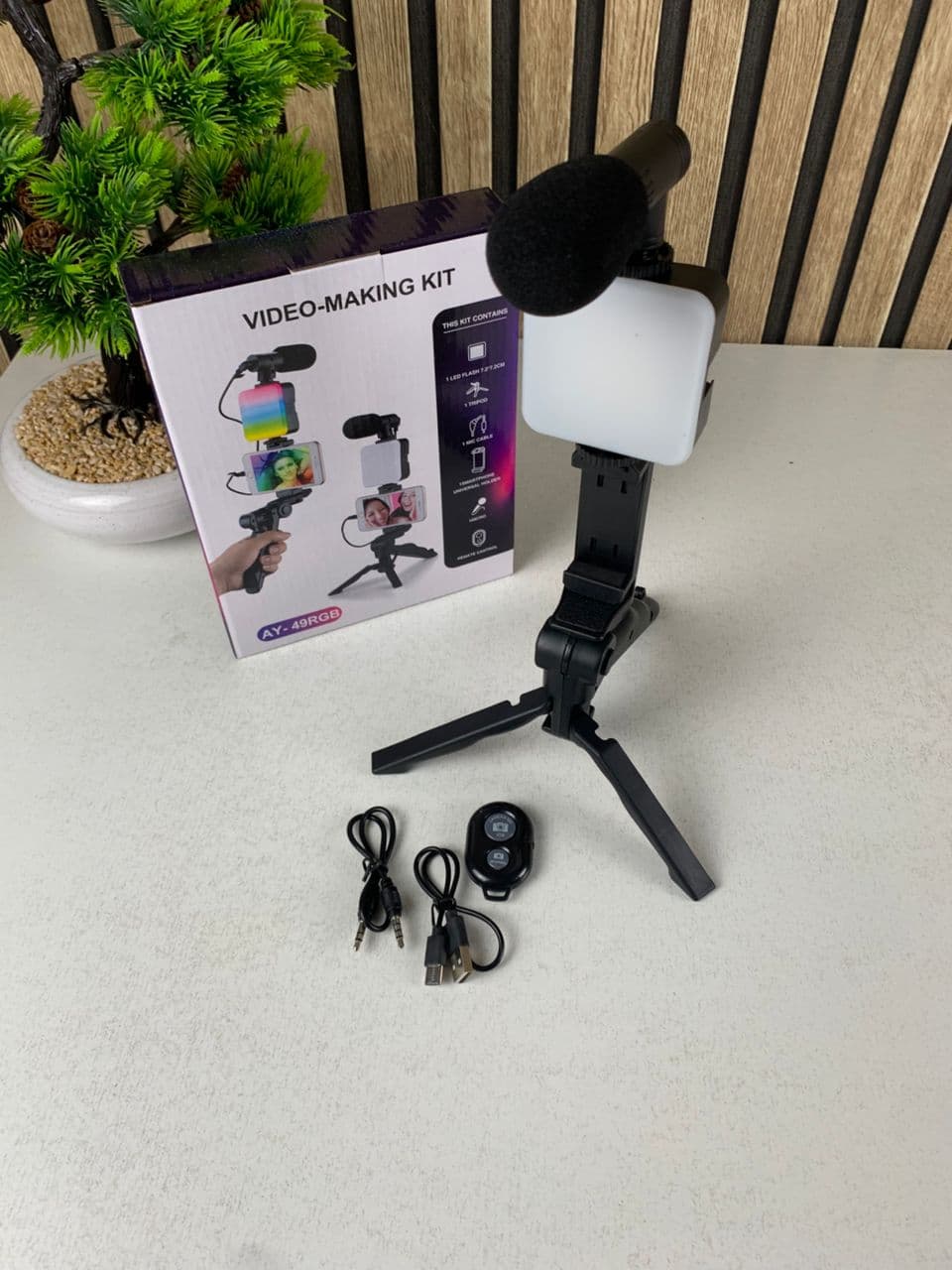 Kit de Vlogging pour smartphone et appareil photo avec microphone et LED RGB — صورة حقيقية 8