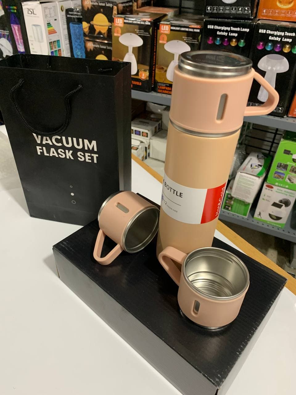 Ensemble Thermos avec 3 tasses thermique 500ml en acier inoxydable — صورة حقيقية 21