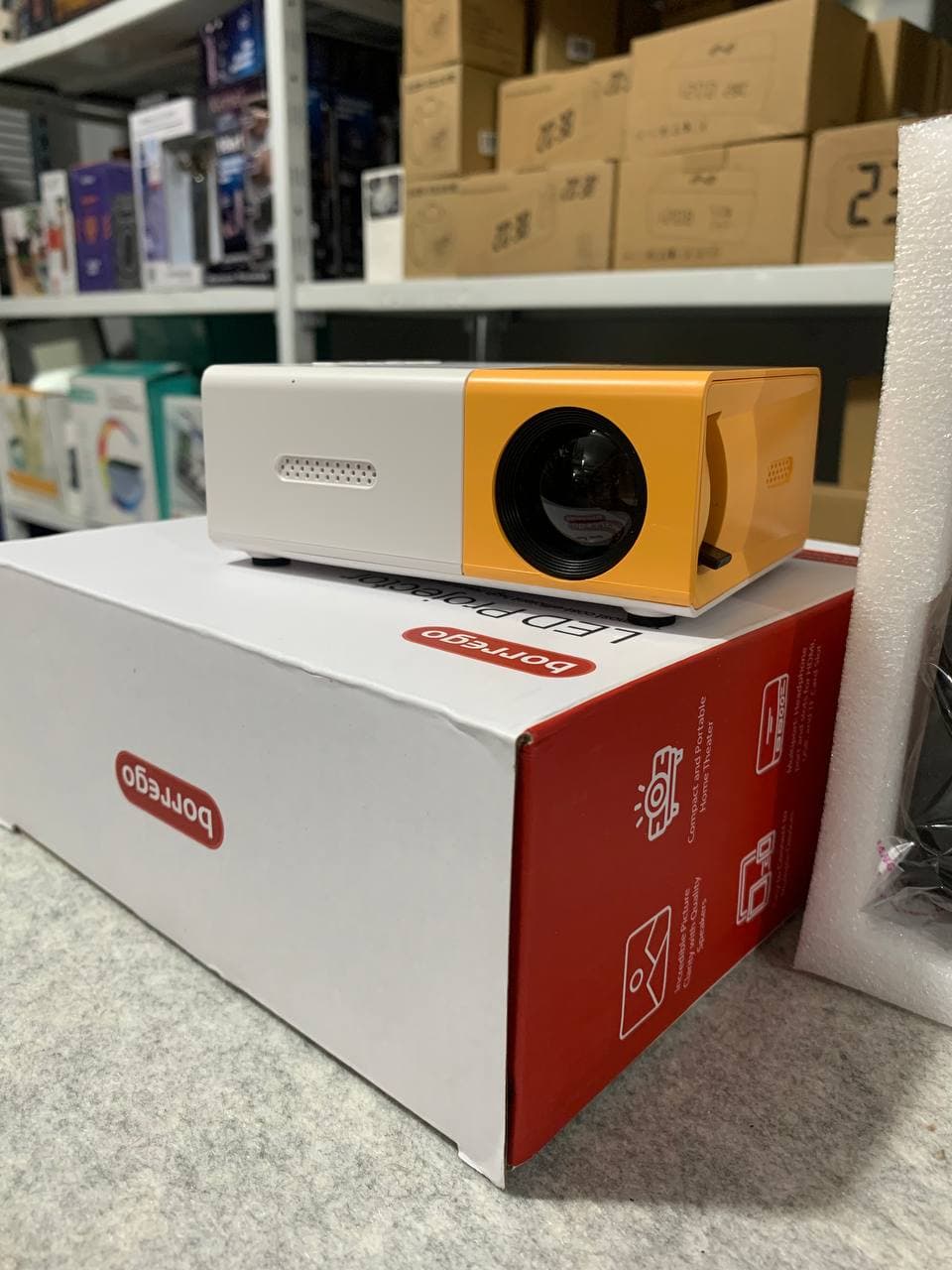 Projecteur Home Cinéma Multimédia 1080P Borrego YG300 FULL HD — صورة حقيقية 8