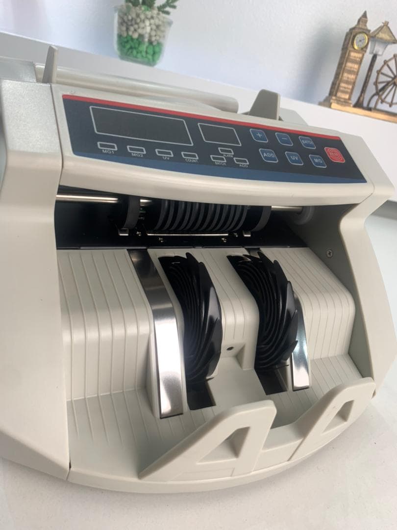 Compteuse Automatique de Billets avec Détection UV – آلة عد النقود الأوتوماتيكية مع كشف الأشعة فوق البنفسجية — صورة حقيقية 11