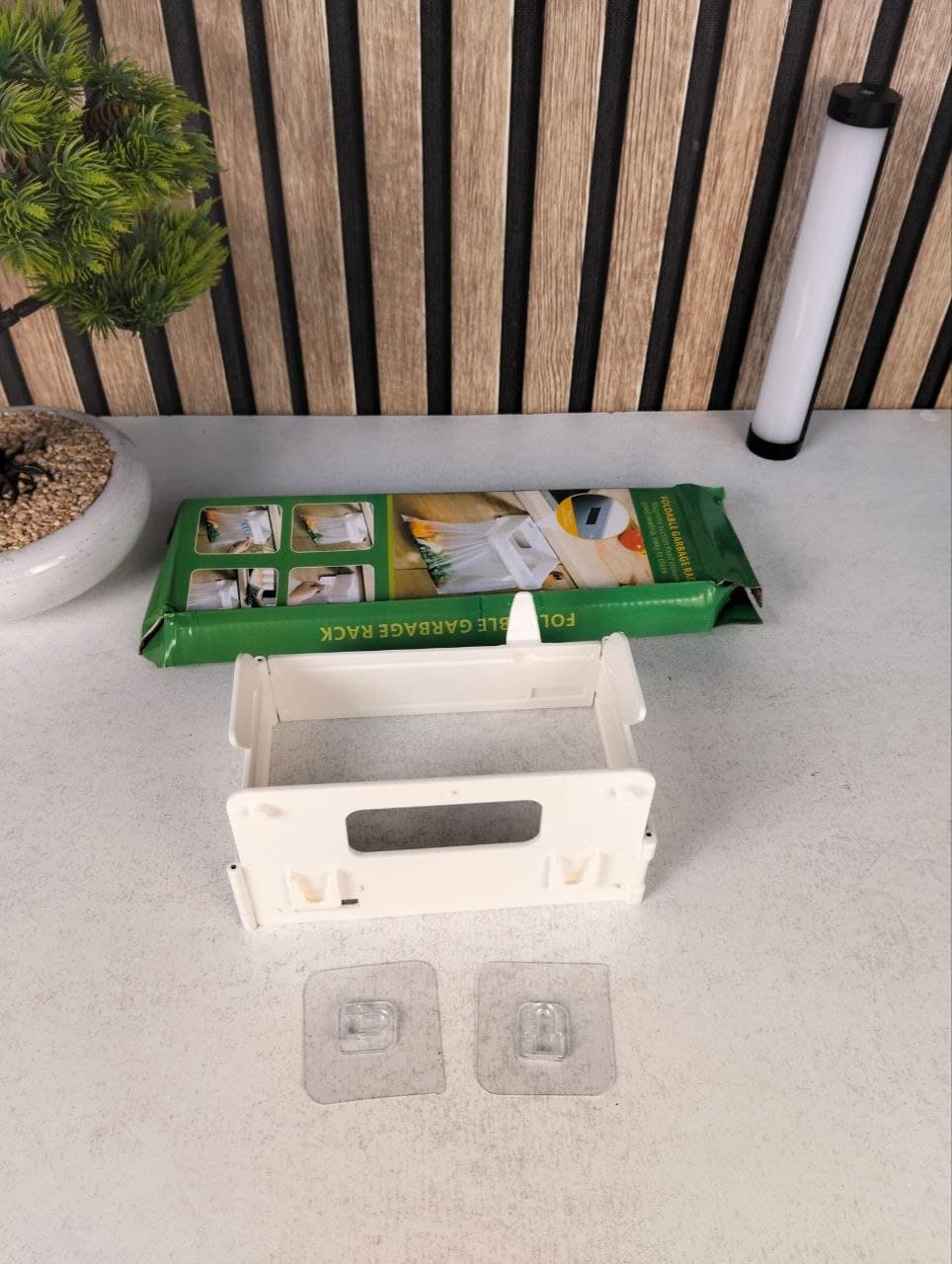Support de Sac Poubelle Mural et Pliable Fixation Autocollante sans Perçage - حامل وموزع أكياس القمامة الجداري - Cuisine - صورة حقيقية 13