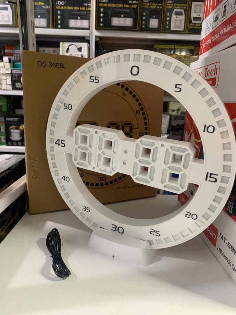 Horloge murale numérique 3D — صورة حقيقية 3