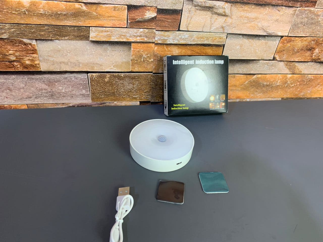 Lampe LED intelligente à capteur de mouvement sans fil Rechargeable — صورة حقيقية 8