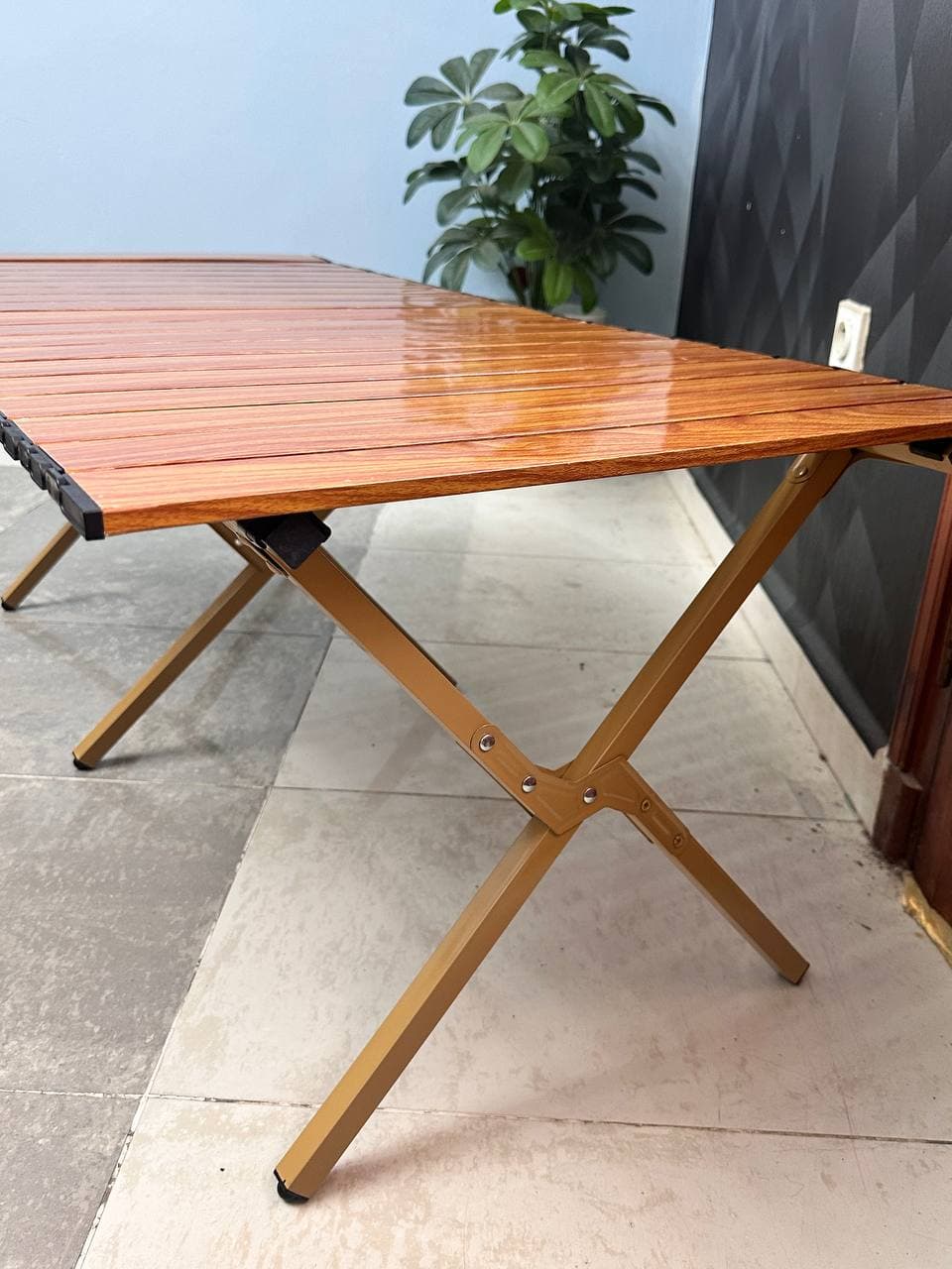 طاولة تخييم قابلة للطي | Table Aluminium Grain de Bois | تصميم خشبي — صورة حقيقية 11