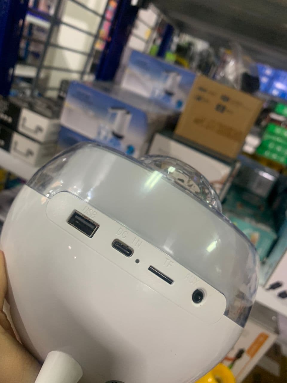 Haut-Parleur et Réveil LED d’Ambiance avec Chargeur Sans Fil 15W — صورة حقيقية 12