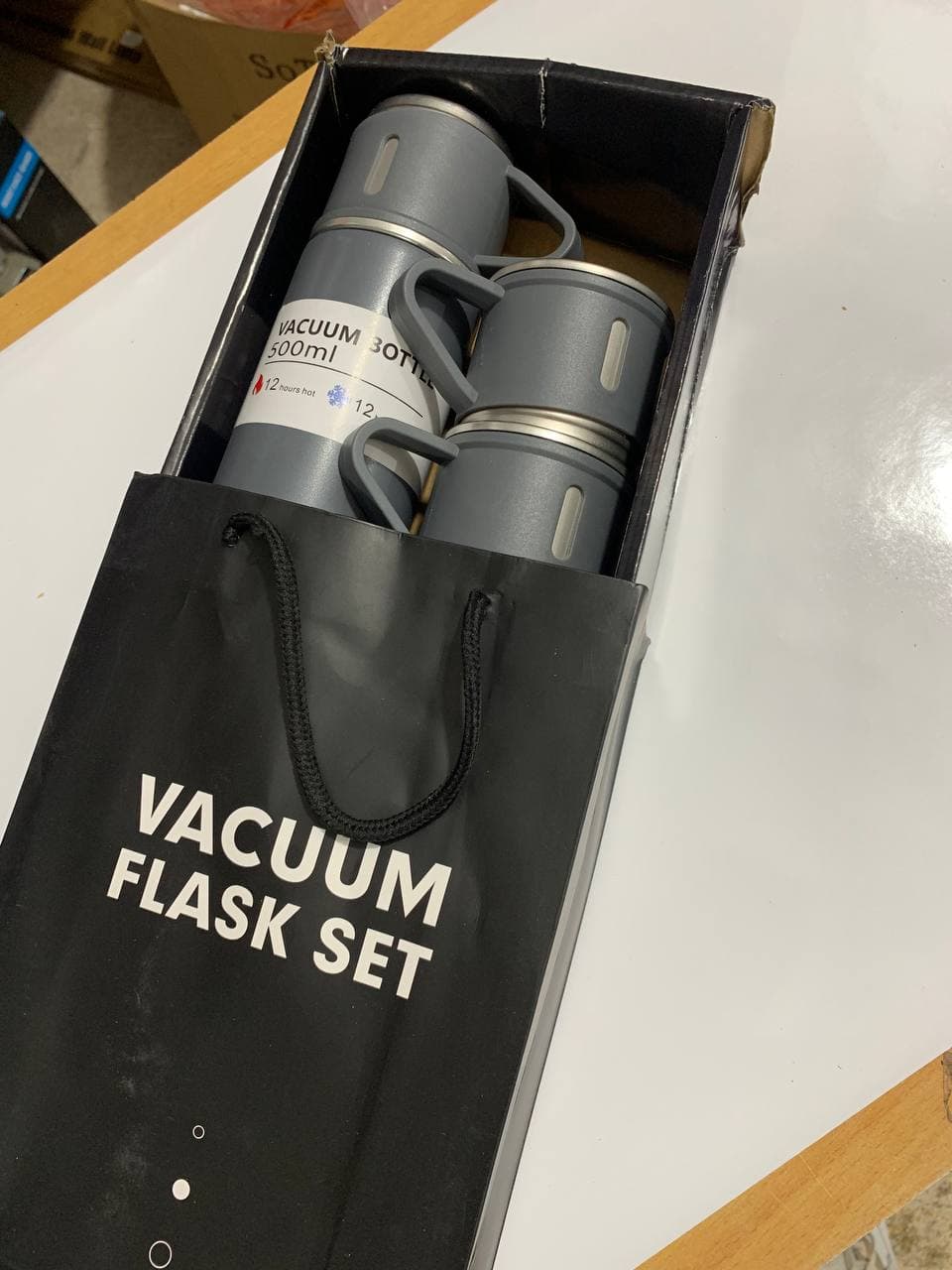 Ensemble Thermos avec 3 tasses thermique 500ml en acier inoxydable — صورة حقيقية 14