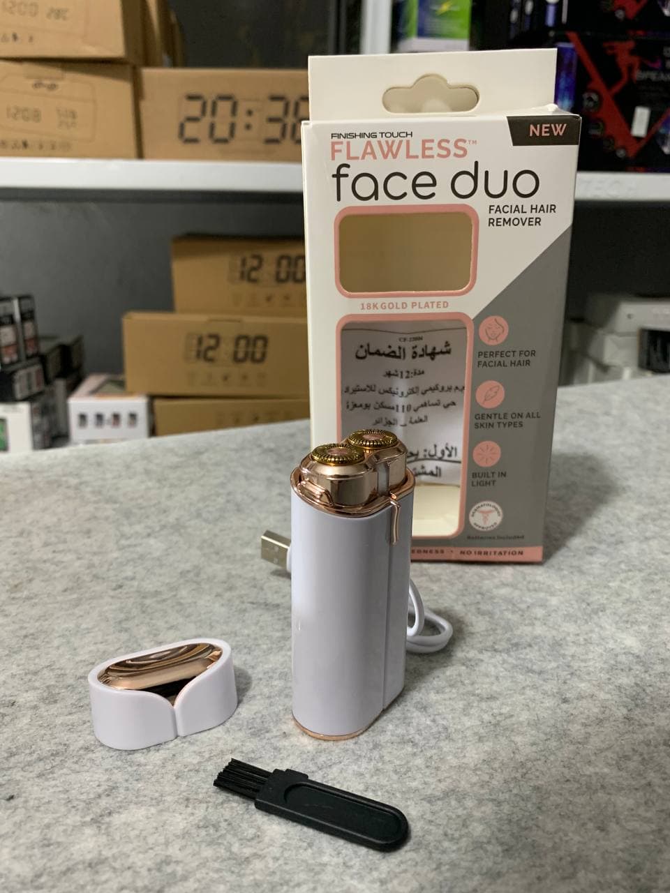 Rasoir électrique indolore avec lumière LED pour épilation instantanée du menton/lèvre supérieure — صورة حقيقية 11