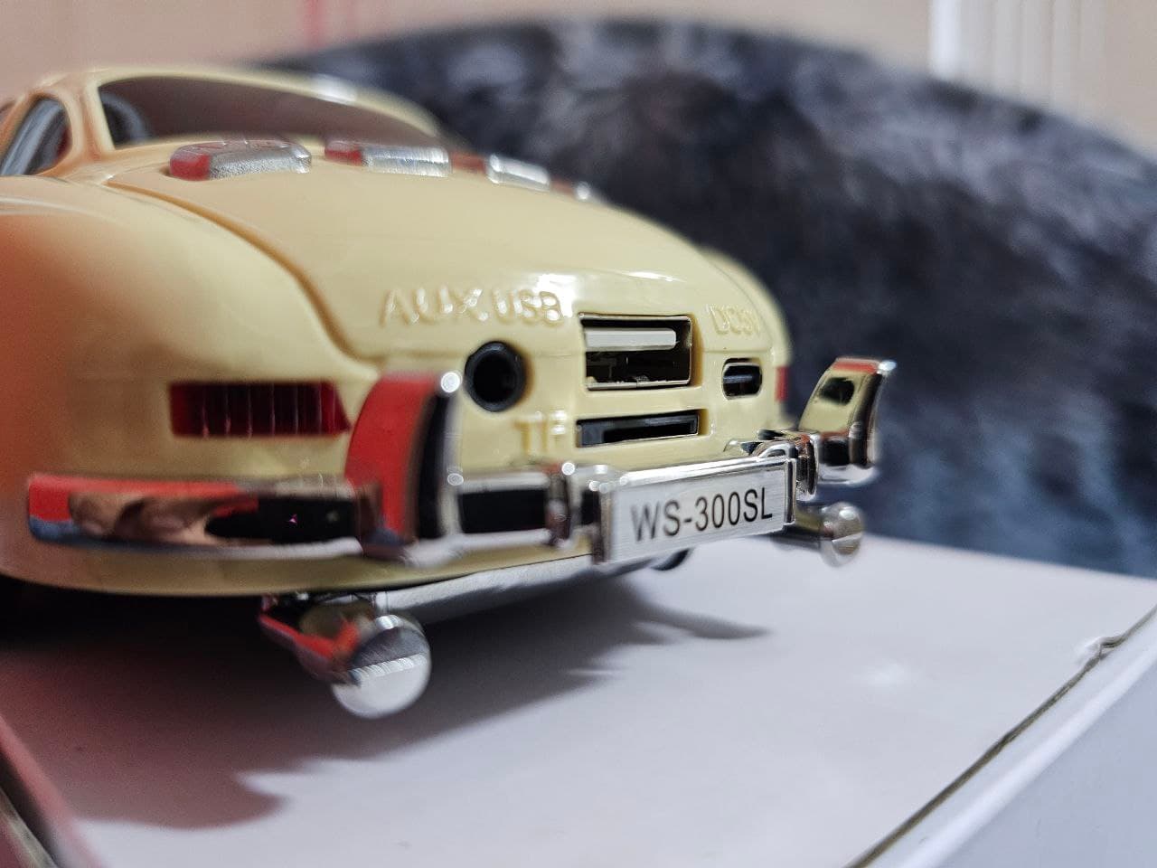Haut-parleur audio Bluetooth sans fil En forme de Voiture Vintage , Carte mémoire , appels , AUX , Clé USB , FM RADIO — صورة حقيقية 12