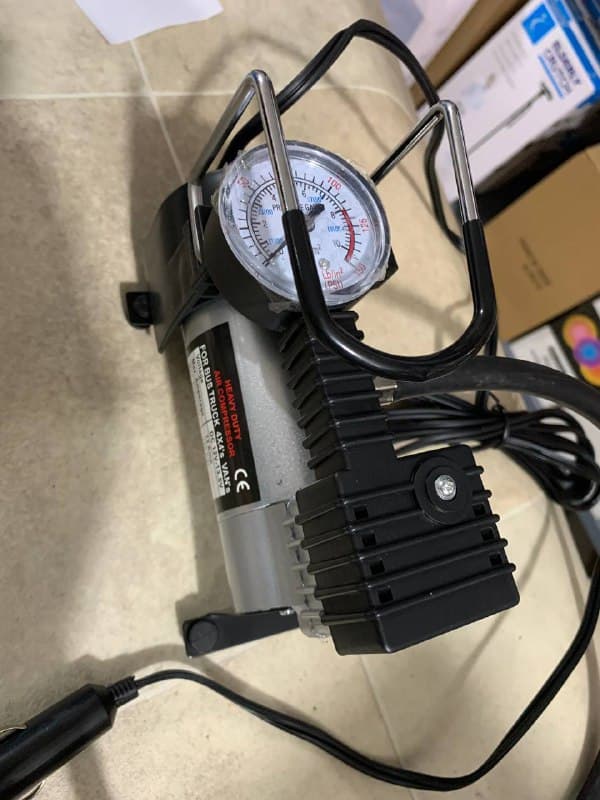 Air Compresseur et Gonfleur de pneu DC 12V prise allume ci-gare — صورة حقيقية 8