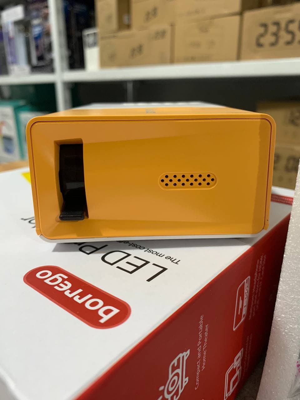 Projecteur Home Cinéma Multimédia 1080P Borrego YG300 FULL HD — صورة حقيقية 12