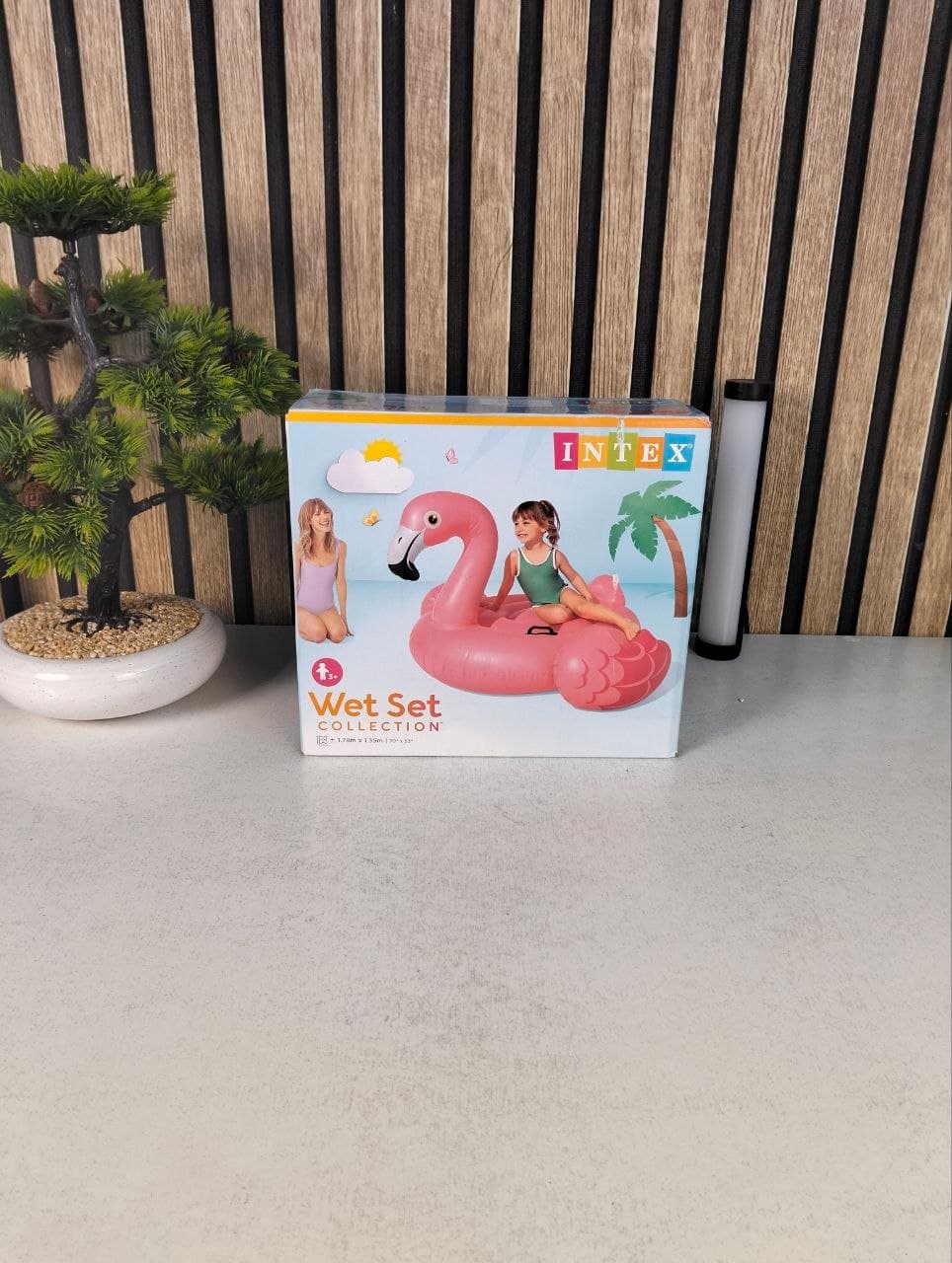 Bouée Géante Gonflable Flamant Rose Ride-On pour Piscine Intex 57558NP - عوامة الفلامينغو الوردي الضخمة للركوب والاستجمام في المسبح - Vacance & Loisir - صورة حقيقية 9