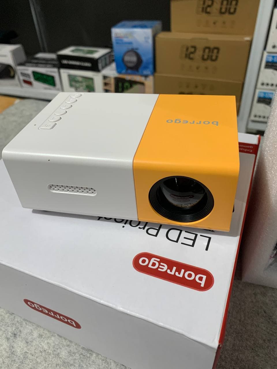 Projecteur Home Cinéma Multimédia 1080P Borrego YG300 FULL HD — صورة حقيقية 13