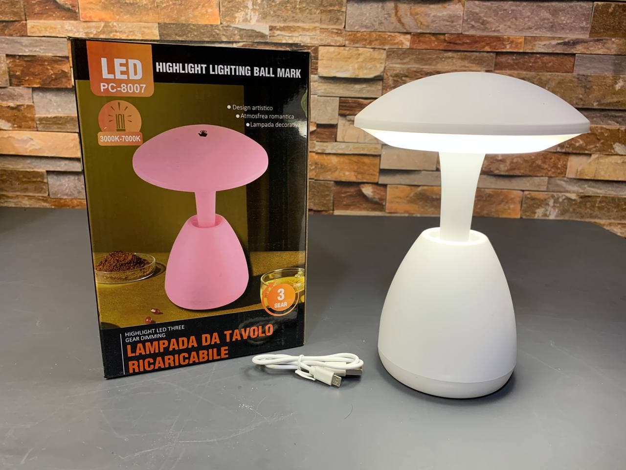 Veilleuse LED Tactile Sans Fil à Intensité Réglable avec Chargeur USB — صورة حقيقية 7