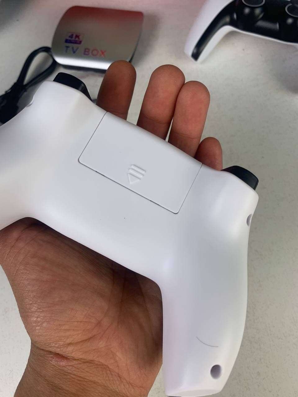 TV Box & Game Console M77 Ultra HD avec Deux Manettes et Télécommande - جهاز الترفيه والألعاب المتكامل - Jouet & Gaming - صورة حقيقية 14