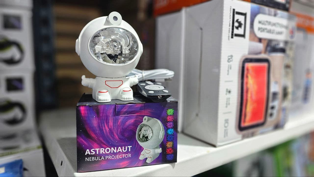 Projecteur De Lumière D'astronaute Ciél Etoilé nébuleuse galaxy V3 — صورة حقيقية 4
