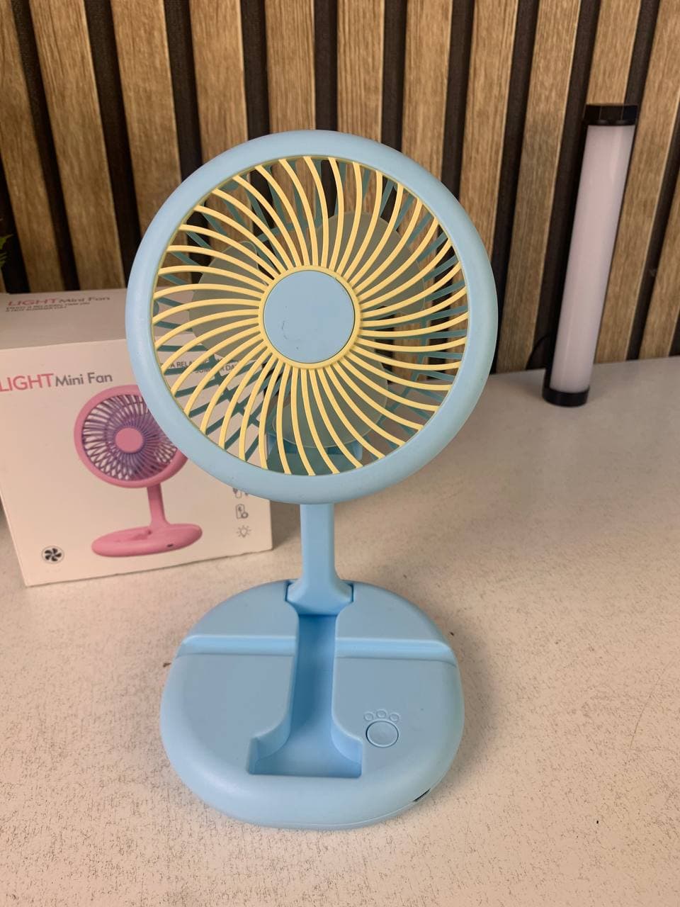 مروحة قابلة للطي مع حامل هاتف | Ventilateur Pliable Rechargeable | مكتب ويد — صورة حقيقية 6