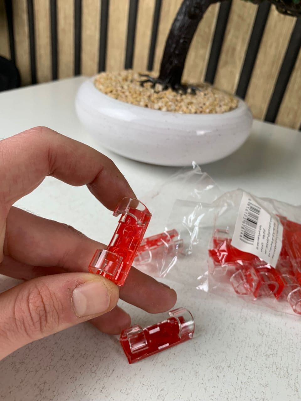 Pack 20pcs Pinces de câble auto-adhésives solides et transparents – طقم تنظيم الكابلات — صورة حقيقية 9