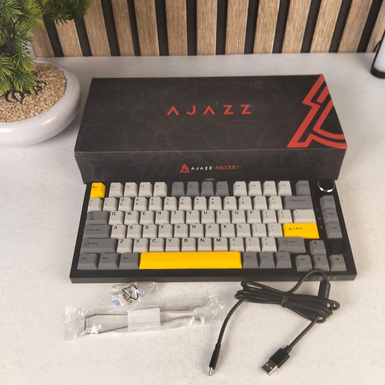 Clavier Mécanique Ajazz AK820 Pro Black avec Écran TFT et Structure Gasket - لوحة مفاتيح ميكانيكية - Accessoires PC - صورة حقيقية 13