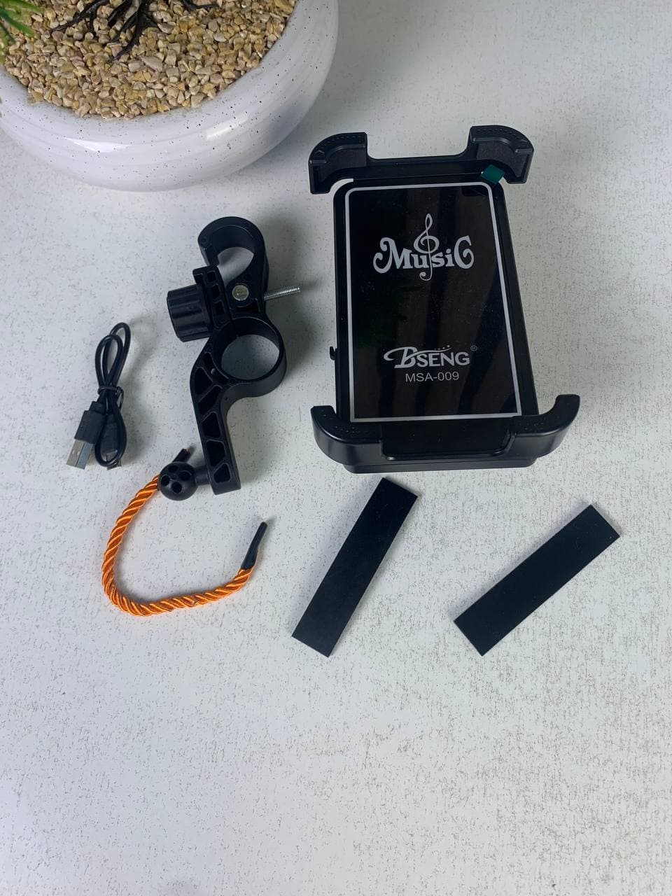 Support Téléphone avec Haut-parleur Induction et Charge Sans Fil - حامل هاتف ذكي متعدد الوظائف مع مكبر صوت وشاحن لاسلكي - Accessoires Auto/Moto - صورة حقيقية 6