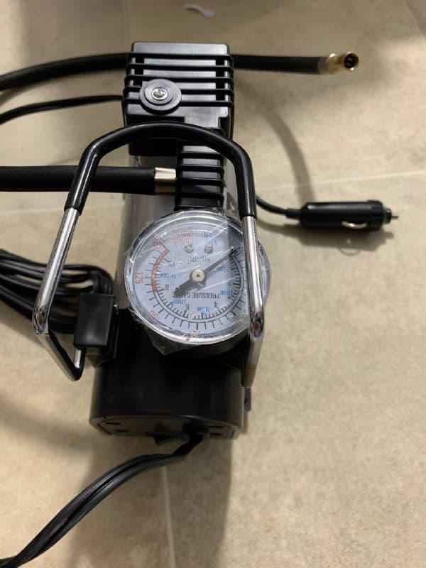 Air Compresseur et Gonfleur de pneu DC 12V prise allume ci-gare — صورة حقيقية 6