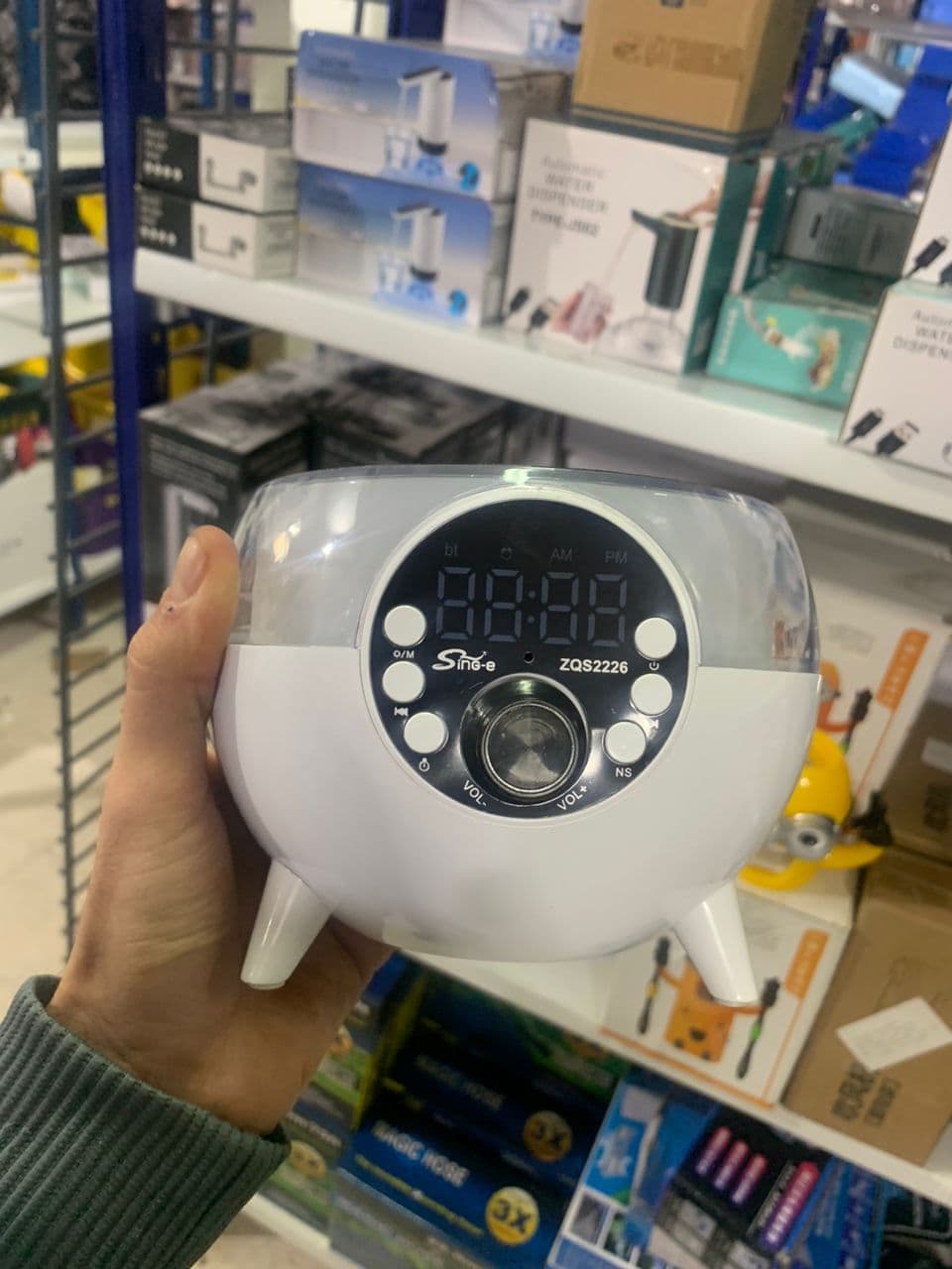 Haut-Parleur et Réveil LED d’Ambiance avec Chargeur Sans Fil 15W — صورة حقيقية 8