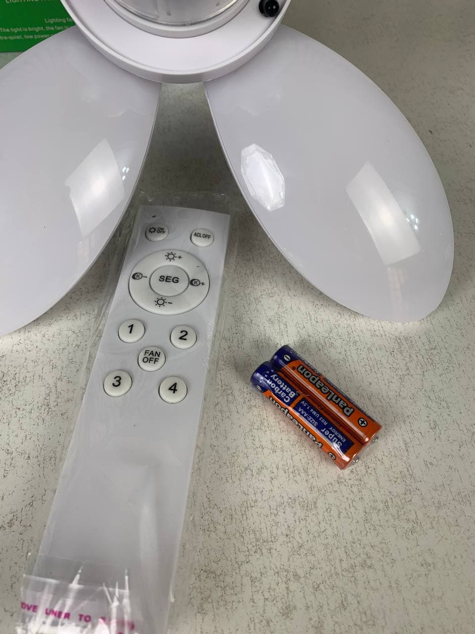 Ventilateur de Plafond Lumineux à Douille avec Télécommande - مروحة السقف الذكية 2 في 1 مع إضاءة قوية بقاعدة - Maison - صورة حقيقية 13