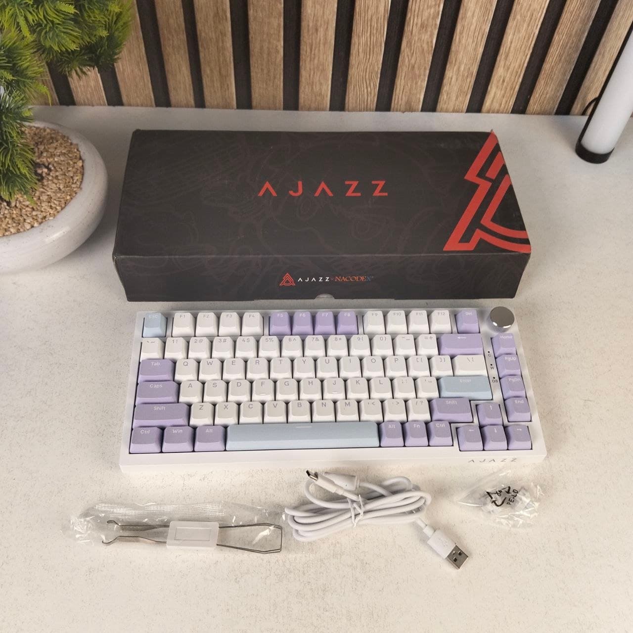 Clavier Mécanique Ajazz AK820 Purple avec Bouton de Volume et Structure Gasket - لوحة مفاتيح ميكانيكية - Accessoires PC - صورة حقيقية 10