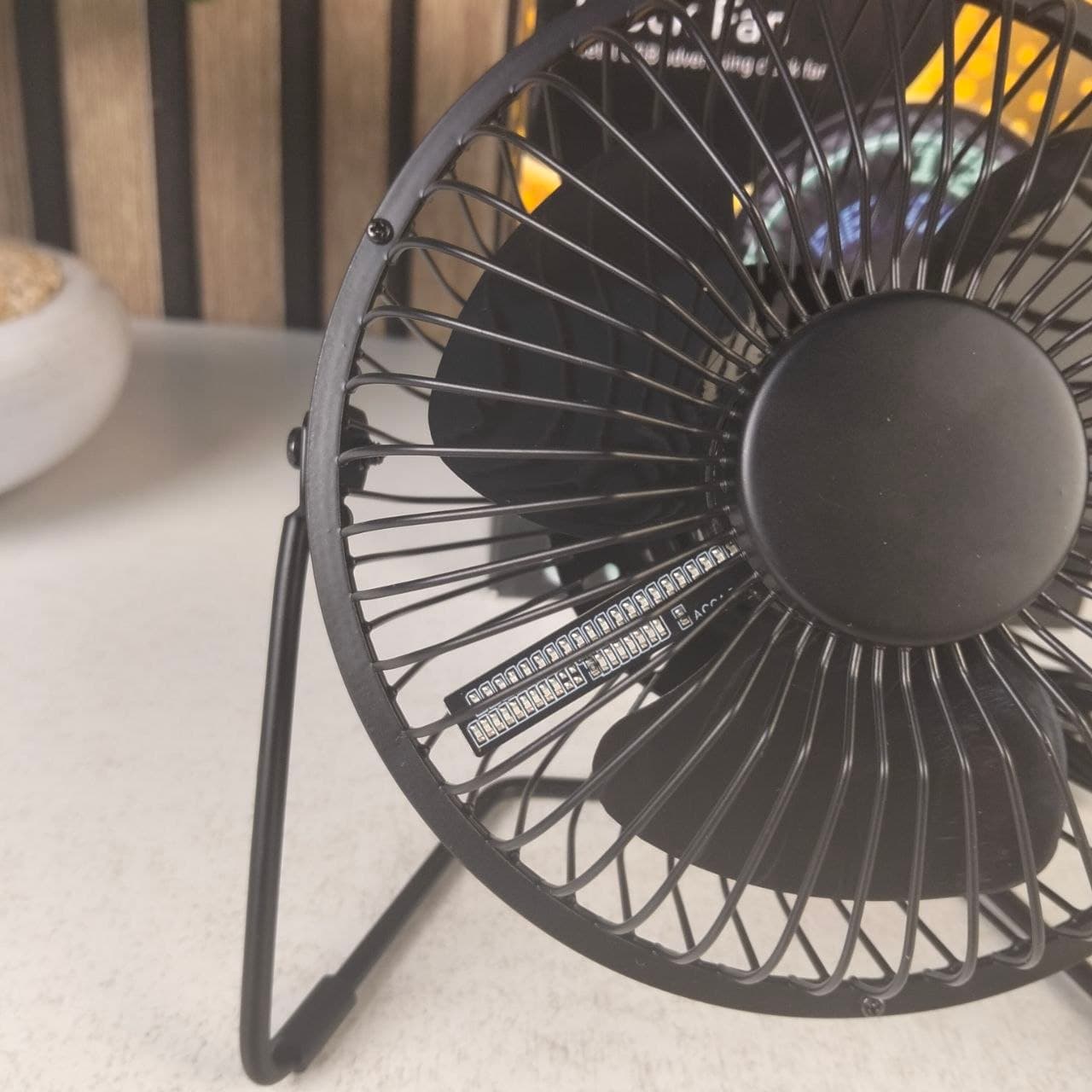 Ventilateur de Bureau LED avec Affichage de l'Heure et de la Température - مروحة المكتب الذكية بعرض الوقت ودرجة الحرارة - Électronique - صورة حقيقية 11
