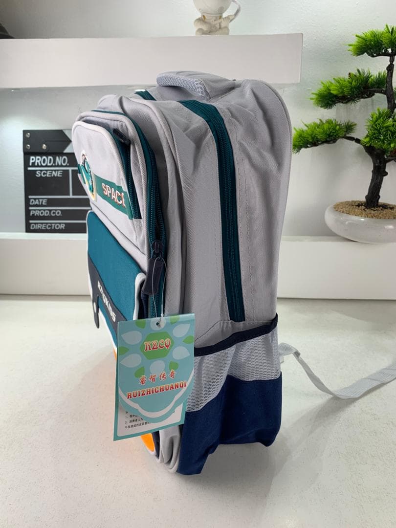 Sac à Dos Enfant Space Design Ludique Multi-Poches Gris – حقيبة مدرسية للأطفال لون رمادي — صورة حقيقية 5