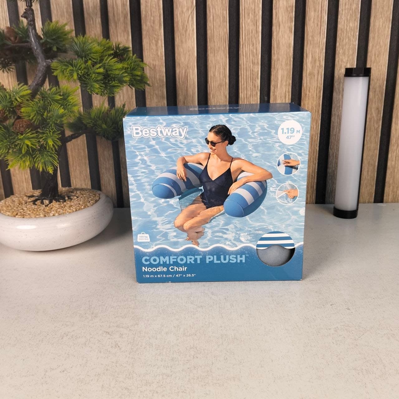 Siège de Piscine Gonflable Bestway Confort Luxueux avec Surface Velours - مقعد المسبح الفاخر بسطح مخملي وشبكة تبريد - Camping et Randonnée - صورة حقيقية 13